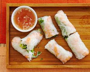 Vietnamese spring rolls 越南春卷 fresh rolled seafood & vegetables rolls