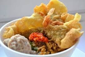MIE DOBEN PELAKOR (Ayam, 2 pangsit goreng, bakso, kekian, keripik)