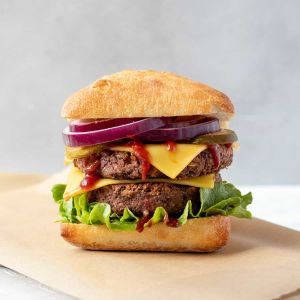 Tempeh cheese & tapenade burger (v)