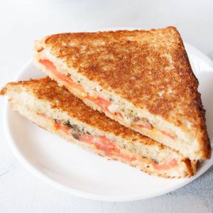 cheese & tomato (v)