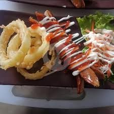 SOSIS BAKAR + ONION RINGS HOLLY 