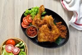 Pakote Ayam Lalapan Special ( Fried rice ,soup  with spicy  sambal ) 