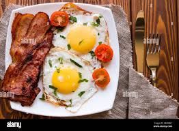 BACON & EGGS - scrambled or fried with tomato 