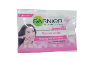 GARNIER SKIN NATURALS Sakura White