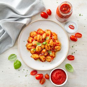 Gnocchi al Pomodoro (Gnocchi with Tomato sauce)