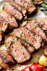 Grilled sirloin steak ( prime NZ beef New York cut with garlic, pepper, mushroom sauce 250gram) 上等烤西冷牛排加蒜，胡椒和蘑菇酱）