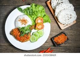 Ayam Geprek & Garden Salad ( fried chicken & Garden salad ) 