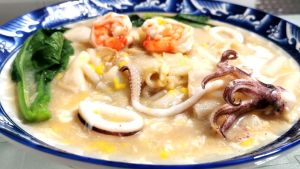 rice noodles with seafood ( hor fun. )海鲜干河粉