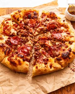 MEAT LOVERS- BBQ sauce, chesse, ham, pepperoni, bacon & chili (dili club)