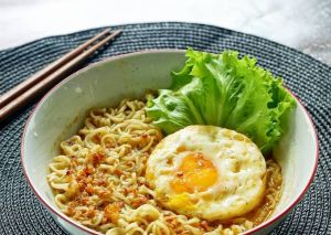 30. Indomie kuah Telur