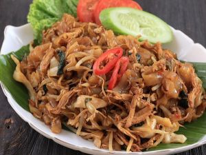 26. Kwetiau Goreng Ayam