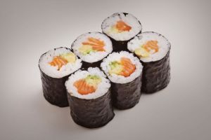 SALMON AVOCADO MAKI