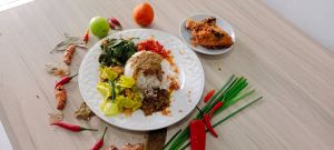 Nasi ayam serundeng