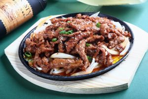 sauted slice beef & onion hot plate 铁板洋葱牛肉