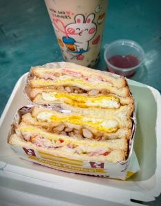 CRAB EGG CHICKEN SANDWISH (RABBIT RESTAURANT)