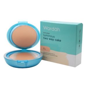 Wardah Everyday Luminous Two Way Cale  12gr