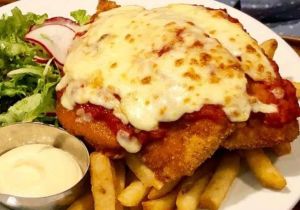 CALSSIC CHICKEN PSRMIGIANA ham & cheese