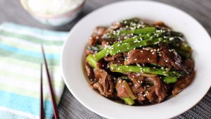 43. Nua Phad Nam-Man Hoy (Fried Stir Beef in oyster sauce)