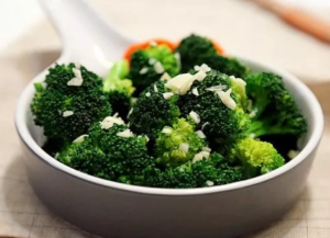 broccolo with garlic 蒜片西兰花