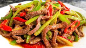  buttered beef cube with sliced garilic 蒜片炒牛粒