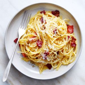 CARBONARA (spagetti,egg,bacon,mushroom,milk,parmesan & oregan)