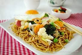 TAMIE CAPCAY AYAM (Deep fried noodles served Capcay Chicken)