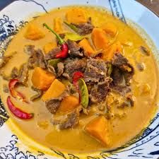  Beef Red Curry  (Geang Phed Nuer Fak Thong - 牛肉南瓜红咖喱)  Thai red curry with beef and pumpkin