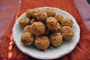 Bolinhas de Grão, Esparregado de  Espinafres e Batata Doce Branca e  vegetais Assados "Monday 6th March"