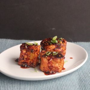 Fried tofu with chili suace 辣椒酱油炸豆腐( 素食者最爱）