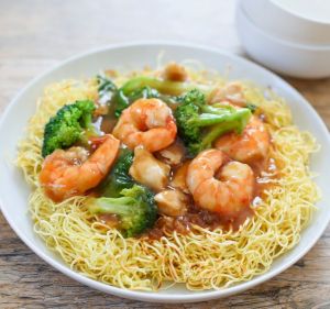 stir fried noodles with seafood 生面