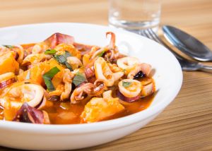 Lulas Guisadas & Batatas  Salteadas "Tuesday 18th April"