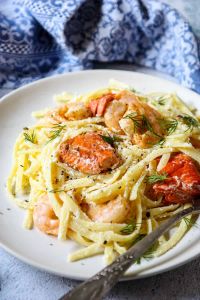 SHRIMP ALFREDDO PASTA (pene pasta,prawm,milk,parmesan,egg & parley)