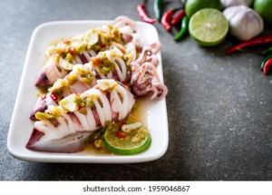 25. Muek Nueng Ma-Nao (steam squid in lime sauce)