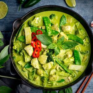 37. Kaeng Klew - whan kai/moo/nua (green curry with chicken/pork or beef)