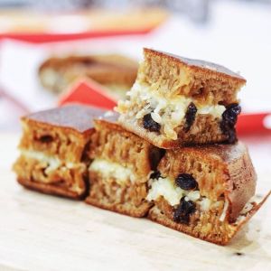 terang bulan kismis/raisins moon cake (3 flavors to choose)