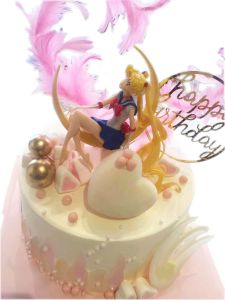 Pink Sailor Moon cake 