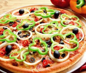 Vegetariana pizza ( tomato sauce, mozzarella, eggplant, spinach, ricota, capsicum and gorgonzola)