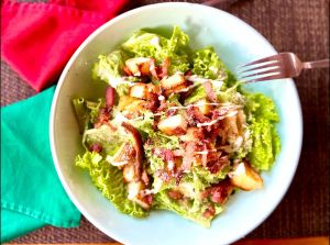 caesar salad (Lettuce, caesar sauce, anchovies, bacon and croutons)