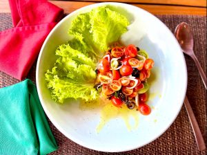 Side Salad ( Lettuce, Cucumber, red onion, olives, tomato &  honey vinaigrette)