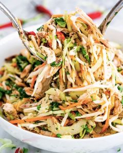 Thai  chicken salad ( chicken salad with Thai saucue  marinade ) 泰式鸡肉沙拉，用泰式酱腌制的鸡肉沙拉