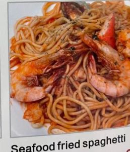 seafood fried spagetthi湿炒排骨河粉			